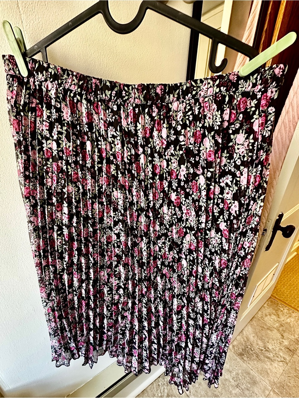 H&M Divided Brand Floral Pleated skirt